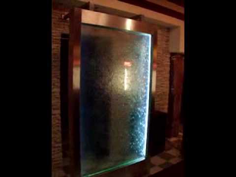 Декоративный водопад по стеклу